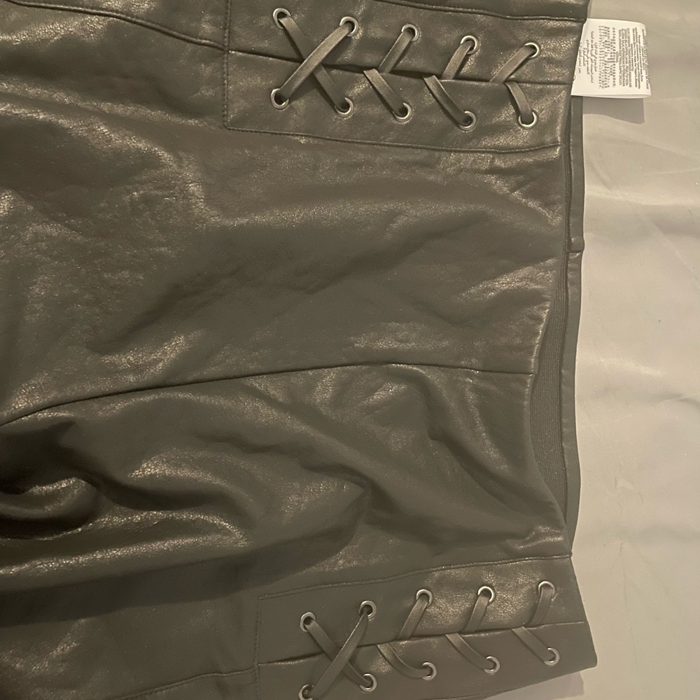 BCBG faux leather leggings 🖤